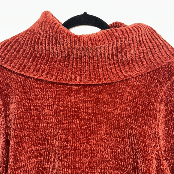 SOLD: Rust-colored Sweater 🍁 - Picture 2 of 7